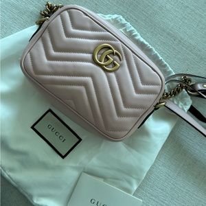 PERFECT condition Gucci crossbody in baby pink. Item has only been worn once.